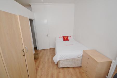 6 bedroom Terraced House to let in Standish Road, Fallowfield, Manchester, M14