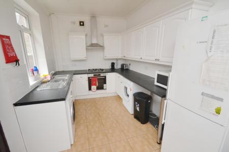 6 bedroom Terraced House to let in Standish Road, Fallowfield, Manchester, M14