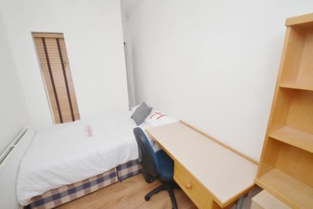 6 bedroom Terraced House to let in Standish Road, Fallowfield, Manchester, M14