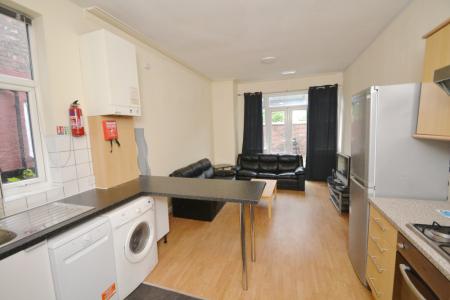 6 bedroom Terraced House to let in Scarsdale Road, Manchester, M14