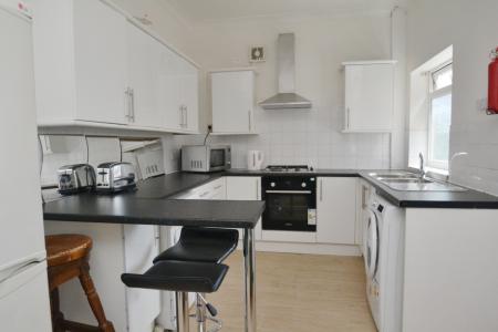 5 bedroom Terraced House to let in Standish Road, Fallowfield, Manchester, M14