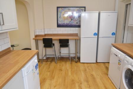 6 bedroom Terraced House to let in Chervil Close, Fallowfield, Manchester, M14