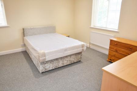 6 bedroom Terraced House to let in Chervil Close, Fallowfield, Manchester, M14