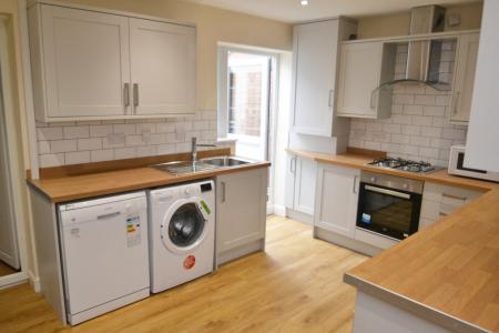 6 bedroom Terraced House to let in Chervil Close, Fallowfield, Manchester, M14