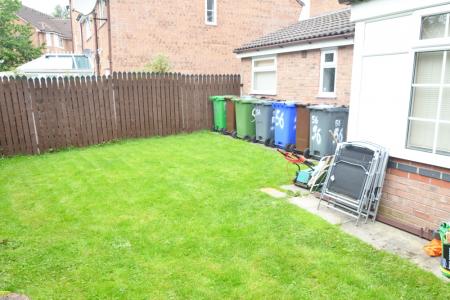 6 bedroom Terraced House to let in Chervil Close, Fallowfield, Manchester, M14
