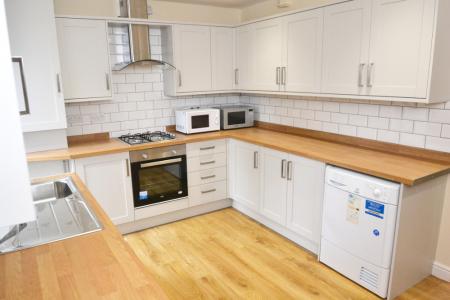6 bedroom Terraced House to let in Chervil Close, Fallowfield, Manchester, M14