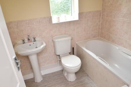 6 bedroom Terraced House to let in Chervil Close, Fallowfield, Manchester, M14