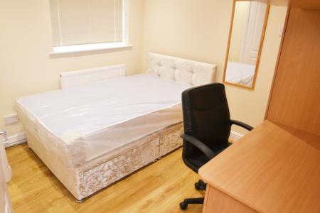 6 bedroom Terraced House to let in Chervil Close, Fallowfield, Manchester, M14