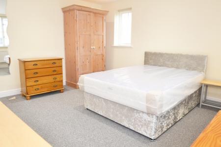 6 bedroom Terraced House to let in Chervil Close, Fallowfield, Manchester, M14