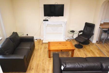 6 bedroom Terraced House to let in Chervil Close, Fallowfield, Manchester, M14
