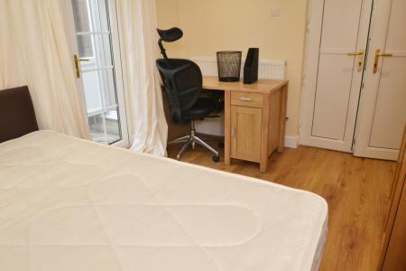 6 bedroom Terraced House to let in Chervil Close, Fallowfield, Manchester, M14