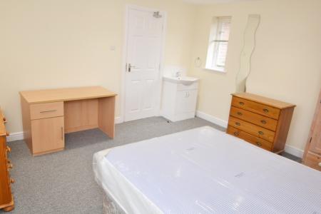 6 bedroom Terraced House to let in Chervil Close, Fallowfield, Manchester, M14