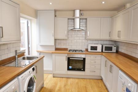 6 bedroom Terraced House to let in Chervil Close, Fallowfield, Manchester, M14