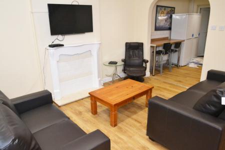 6 bedroom Terraced House to let in Chervil Close, Fallowfield, Manchester, M14