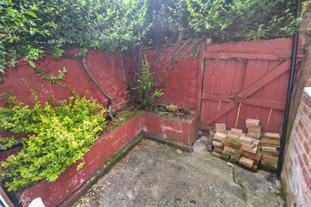 6 bedroom End of terrace house to let in Ladybarn Road, Fallowfield, Manchester, M14