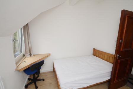 6 bedroom End of terrace house to let in Ladybarn Road, Fallowfield, Manchester, M14