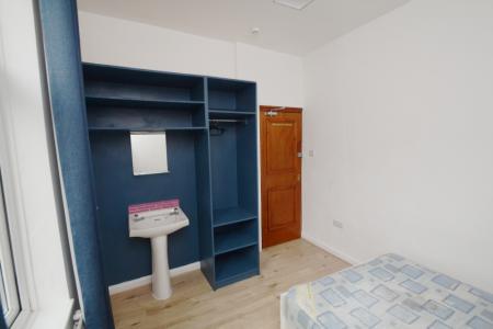 6 bedroom End of terrace house to let in Ladybarn Road, Fallowfield, Manchester, M14