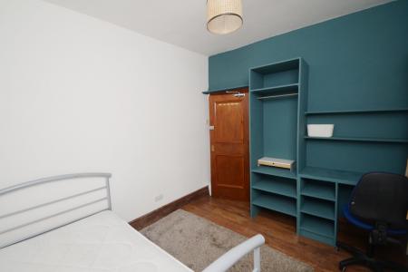 6 bedroom End of terrace house to let in Ladybarn Road, Fallowfield, Manchester, M14