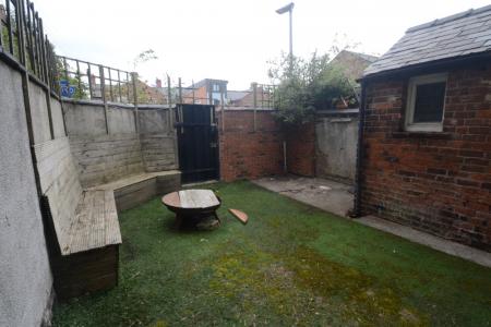 8 bedroom End of terrace house to let in Upper Lloyd Street, Rusholme, Manchester, M14