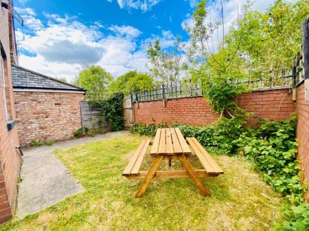 7 bedroom Terraced House to let in Whitby Road, Fallowfield, Manchester, M14