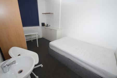 7 bedroom Terraced House to let in Moseley Road, Fallowfield, Manchester, M14