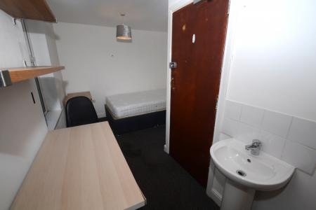 7 bedroom Terraced House to let in Moseley Road, Fallowfield, Manchester, M14