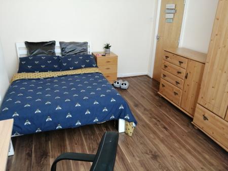 5 bedroom Semi-detached house to let in Ladybarn Lane, Fallowfield, Manchester, M14