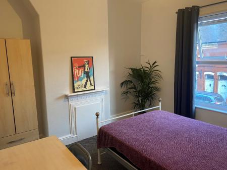 3 bedroom Flat to let in 26/27 Claremont Road, Rusholme, Manchester, M14