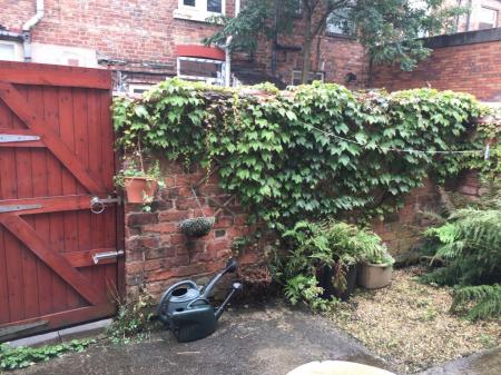 3 bedroom Flat to let in 26/27 Claremont Road, Rusholme, Manchester, M14