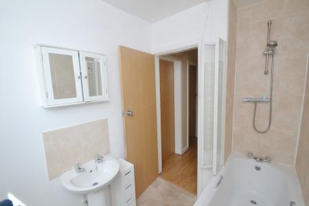3 bedroom Flat to let in Birchfields Road, Rusholme, Manchester, M13