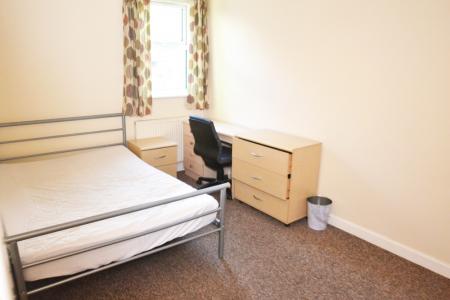 1 bedroom Flat to let in Birchfields Road, Rusholme, Manchester, M13