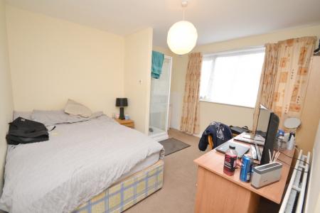 4 bedroom Semi-detached house to let in Yew Tree Road, Withington, Manchester, M20