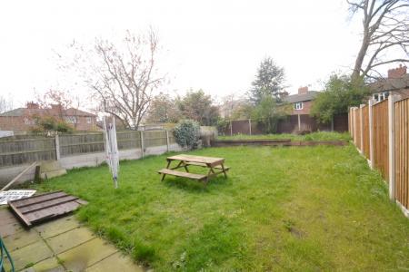 4 bedroom Semi-detached house to let in Yew Tree Road, Withington, Manchester, M20