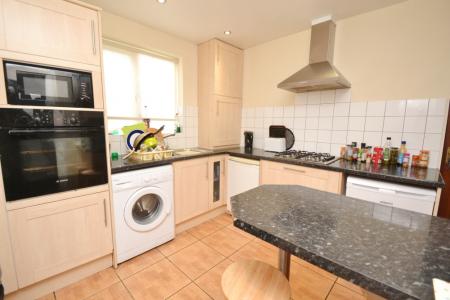 4 bedroom Semi-detached house to let in Yew Tree Road, Withington, Manchester, M20
