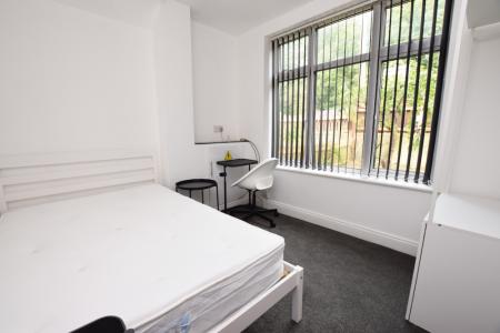 5 bedroom Semi-detached house to let in London Road, Far Cotton, Northampton, NN4