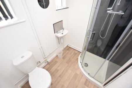 5 bedroom Semi-detached house to let in London Road, Far Cotton, Northampton, NN4