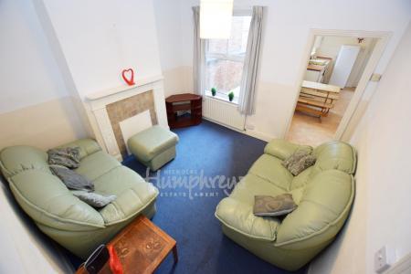 1 bedroom Terraced House to let in Lutterworth Road, Abington, Northampton, NN1