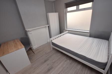 4 bedroom Terraced House to let in Overstone Road, Northampton, NN1