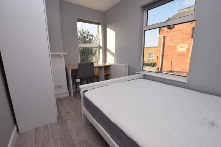 4 bedroom Terraced House to let in Overstone Road, Northampton, NN1
