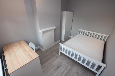 4 bedroom Terraced House to let in Overstone Road, Northampton, NN1