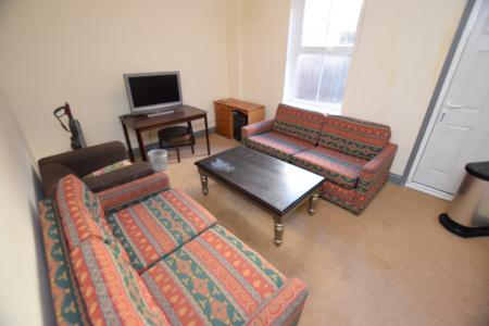 1 bedroom Terraced House to let in Talbot Road, Northampton, NN1