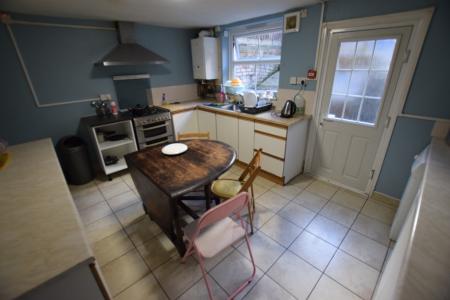 1 bedroom Terraced House to let in Talbot Road, Northampton, NN1