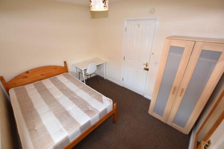 6 bedroom Semi-detached house to let in West Cotton Close, Far Cotton, Northampton, NN4