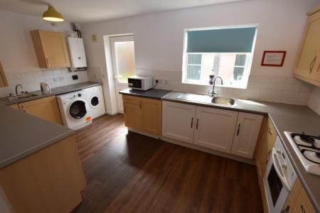 6 bedroom Semi-detached house to let in West Cotton Close, Far Cotton, Northampton, NN4