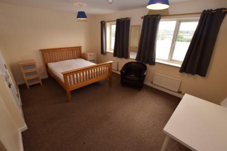 6 bedroom Semi-detached house to let in West Cotton Close, Far Cotton, Northampton, NN4