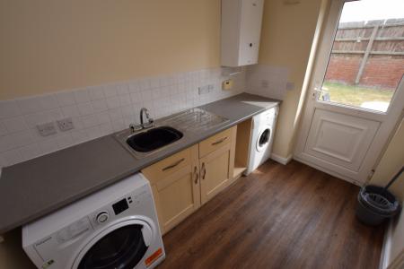 6 bedroom Semi-detached house to let in West Cotton Close, Far Cotton, Northampton, NN4