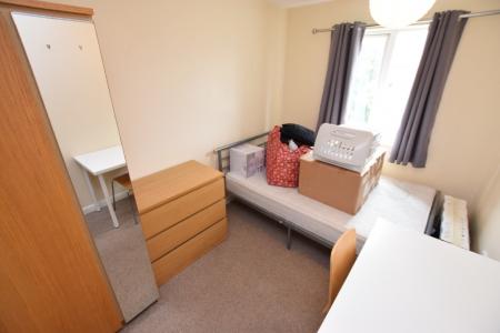 6 bedroom Semi-detached house to let in West Cotton Close, Far Cotton, Northampton, NN4