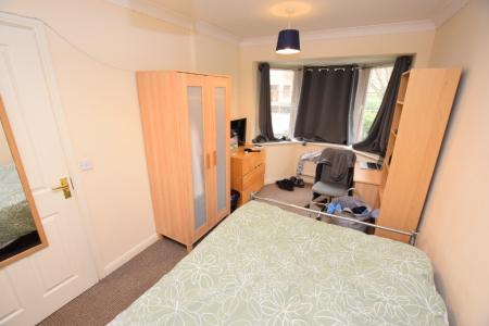 6 bedroom Semi-detached house to let in West Cotton Close, Far Cotton, Northampton, NN4