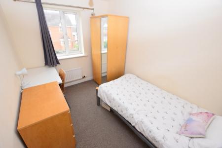 6 bedroom Semi-detached house to let in West Cotton Close, Far Cotton, Northampton, NN4