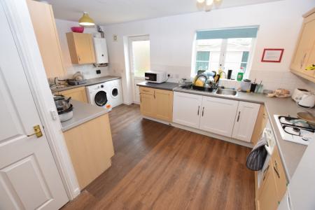 6 bedroom Semi-detached house to let in West Cotton Close, Far Cotton, Northampton, NN4